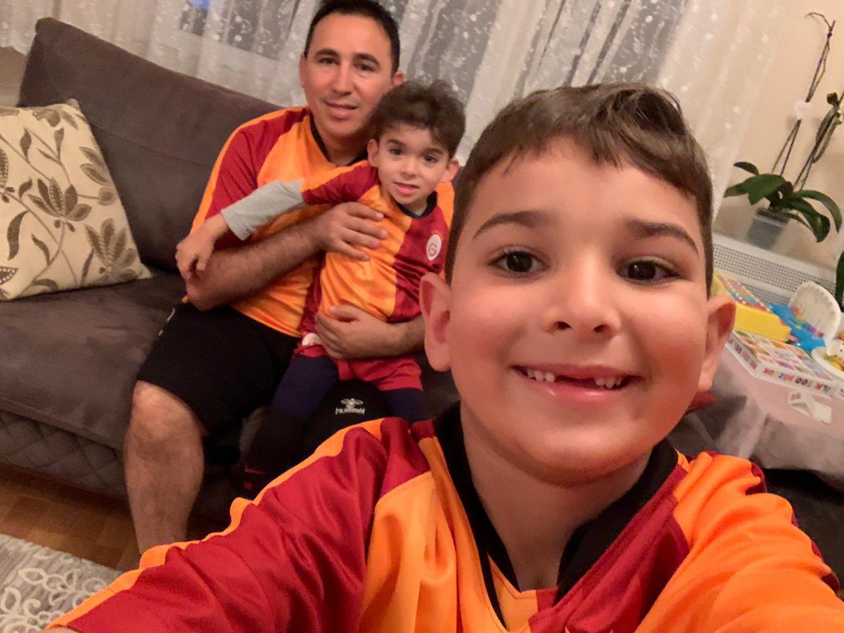 Galatasaray sensin çocuk... 💛❤️

Aslan yürekli minik kardeşimiz Ahmet Kaan ve kardeşi Alp, 28 Aralık günü Türk Telekom Stadyumu’nda oynayacağımız Antalyaspor maçında misafirimiz olacak ve futbolcularımızla birlikte seremonide yer alacak.