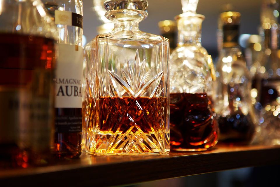 Happy Friday! Our hotel bar is open to residents and non-residents from 11.30am until late daily. Take advantage of our extensive drinks lists including over 30 gins and a range of cocktails and mocktails!