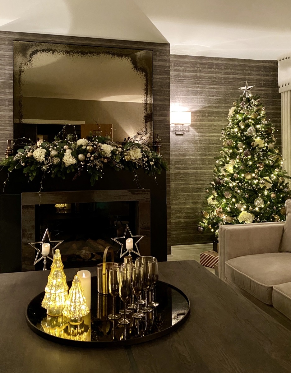 CALAHOMES's tweet photo. Amazing job 🌟🎄 Inspirational #Aberdeen-based interiors blogger @designsixtynine has added a festive touch to the lounge of our Moncrief showhome at Milltimber Manor. You can check out his blog post on how he created this festive look here https://t.co/vBvV4Wtokz https://t.co/uI63VP9OUd