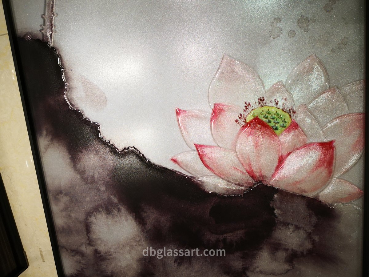Pond Lotus and Bird
Size: H1760*590mm
Material：#fusedglass
#fusedglassar #interiordesign #lifestyle #chineseart #lotusart #flowerart
