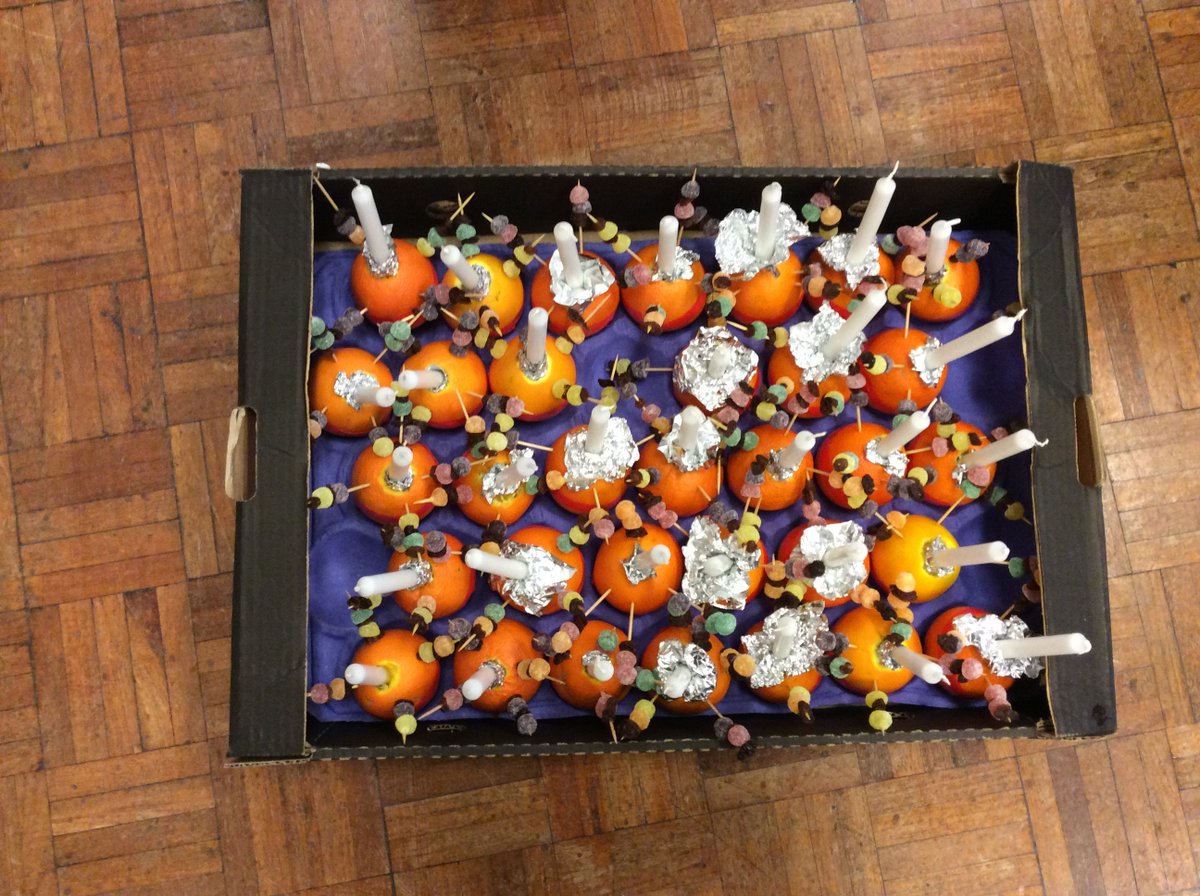 OakClassStBarts's tweet photo. @ClassPalm enjoyed making their Christingles with the lovely ladies from Church this morning. Thank you so much for coming to help us.

Do come and join us for our Christingle Service in Church tomorrow morning at 9.30am. https://t.co/TprYoc8KFG