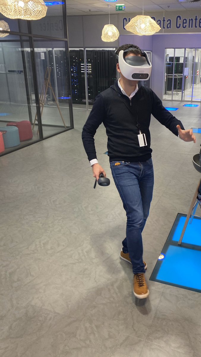 This morning, I walked on molecules, oceans and planets. I visited the European IBM Systems Center | Montpellier and a data center with @IBMPowerSystems and @IBMStorage simulating complex environments. All in a couple of minutes 😅 #innovation #technology @IBM @sean_f