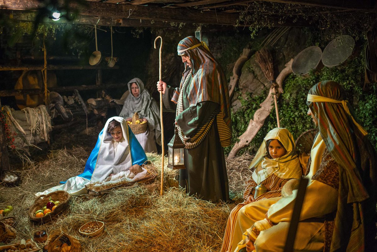 Estamos en la semana de las funciones escolares navideñas. ¡Monta un #Belénviviente!
barullo.com/blog-disfraces…