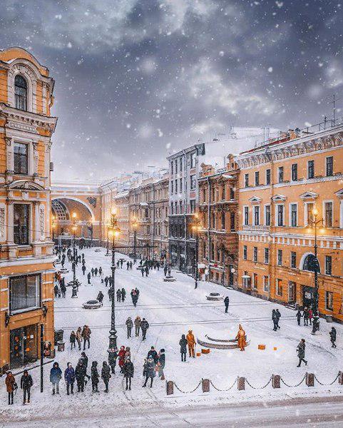 rostralnaya's tweet photo. Город - сказка 😍 https://t.co/LbiujuW4Se