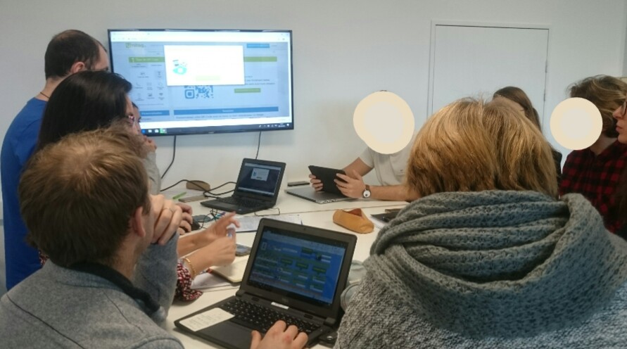 canope_77's tweet photo. Dernière ligne droite, les cerveaux des enseignants @CollegeLBEsbly sont en pleine ébullition : avec l'aide de @canope_77, ils s'approprient les espaces, le mobilier, les outils numériques pour réinventer la #FormeScolaire.
 @bcocq @SICARTB @BrunoJonet1 @MikeLugan https://t.co/G6zHEvdAfg