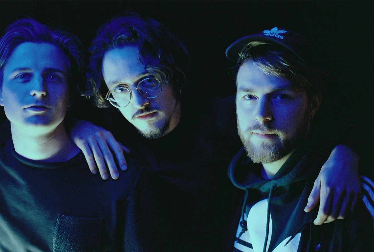 FEELINGS TOUR! Wij zijn ready! Jullie ook?
19 december - <a href="/paard_denhaag/">Paard</a>, Den Haag
20 december - <a href="/PoppodiumEKKO/">EKKO</a>, Utrecht
21 december - <a href="/SimplonNL/">Simplon</a>, Groningen
TICKETS: tourlink.to/feelingstour

foto: Philine van den Hul