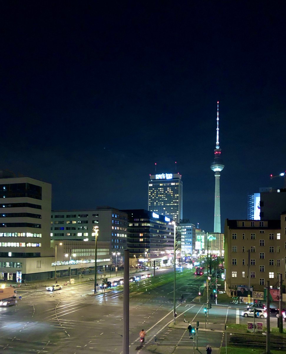 Für die TLG Immobilien AG haben wir eine Weihnachtsfeier ausgerichtet, die sich sehen lassen kann. Dank Planung und Begleitung durch unser Team konnten sich die TLGler ganz auf Dinner und Dancefloor im Berliner Soho-House konzentrieren.

#übergut #firmenevent #agenturleben