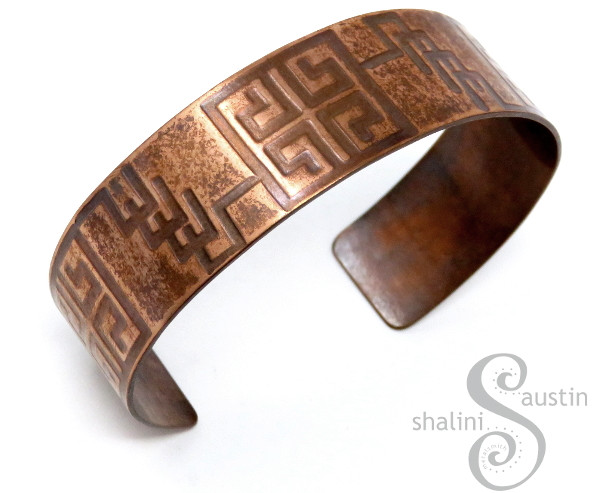 ShaliniAustin's tweet image. Embossed Copper Cuff MAZE (01) shaliniaustin.com/shop/embossed-…
#cuffbracelets #cuff #copper #coppercuff 
Just a few days left to order for #Christmas delivery in the UK via Royal Mail.