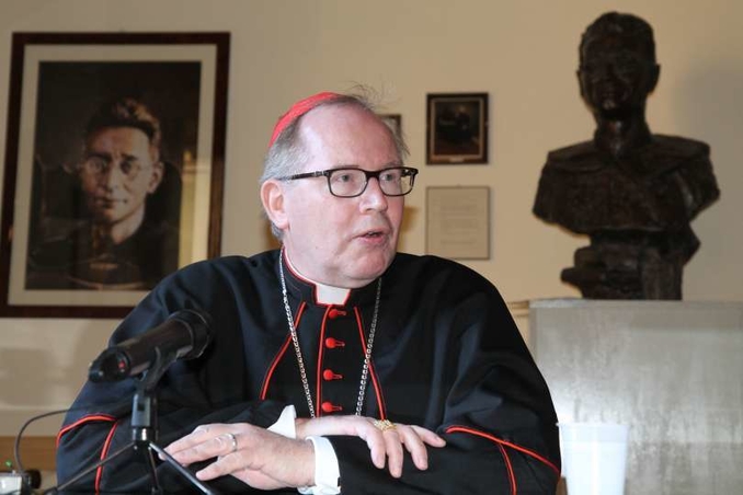 Tempi_it's tweet photo. «Il sacerdote non può essere presente durante l’#eutanasia di un paziente» https://t.co/15eQa6utr8 #eijk #paglia https://t.co/czfLcp1y6B