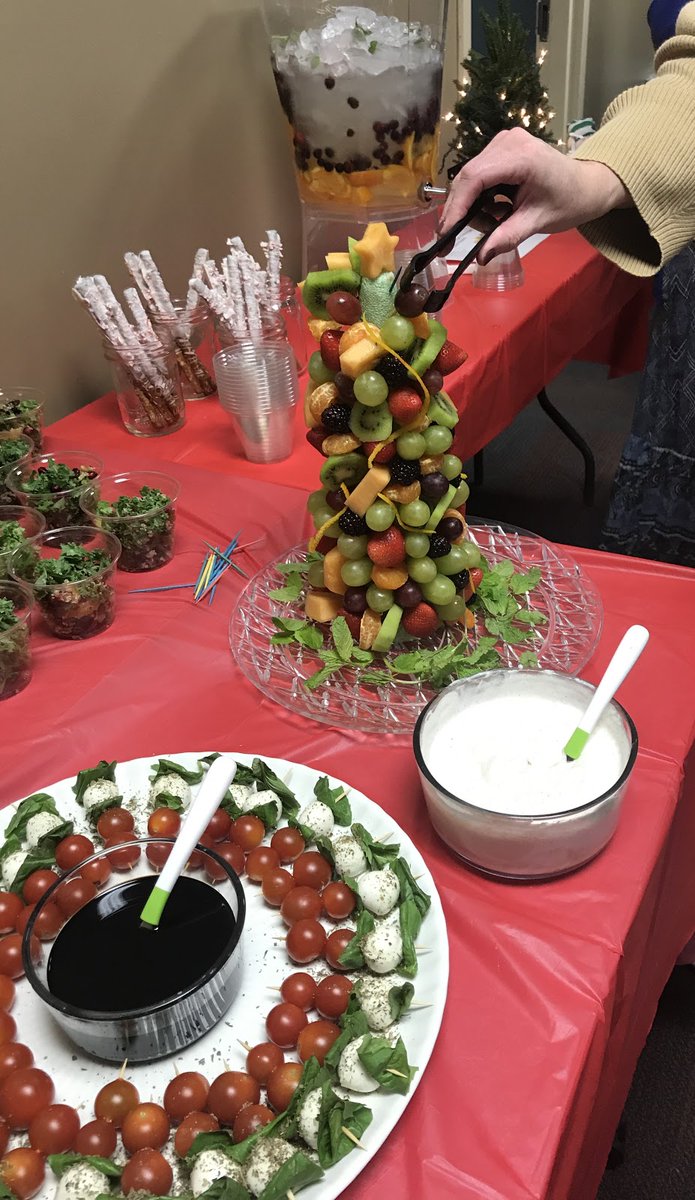 AFreshPOVforYou's tweet photo. Read Today's Fresh Views! 9 tried and true strategies to enjoy eating at holiday gatherings https://t.co/LbQc3LkG3n #diabetes #SFBT #holidays #HealthyEating https://t.co/jdldHSuKuX