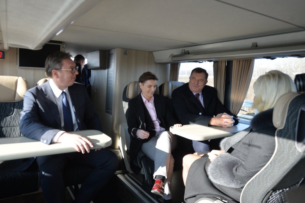 SNSDDodik's tweet image. Предсједник #Dodik заједно са предсједником #Srbija @avucic у обиласку нове дионице ауто-пута “Милош Велики” од #Surčin до #Obrenovac и великог моста на Сави и Колубари.