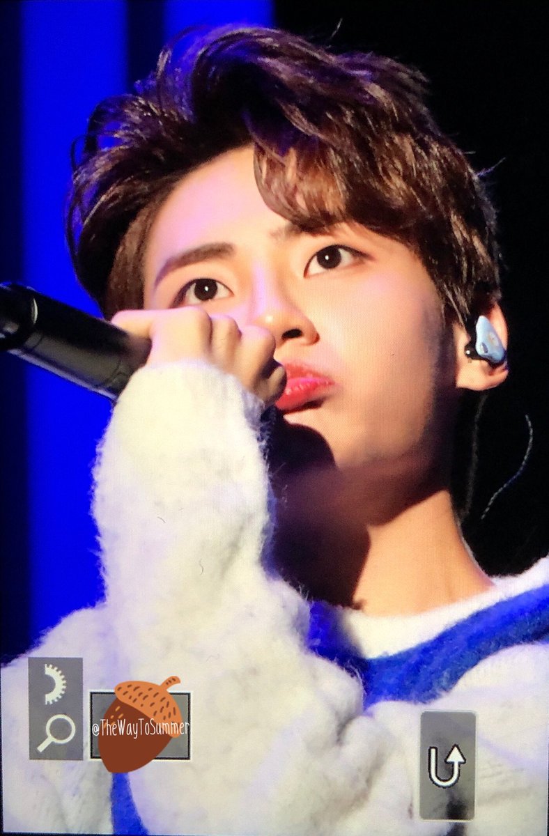 Thewaytosummer's tweet photo. 191218 바닐라스테이지 프리뷰
💙
#이진혁 #진혁 #LEEJINHYUK https://t.co/7vgfCExENF