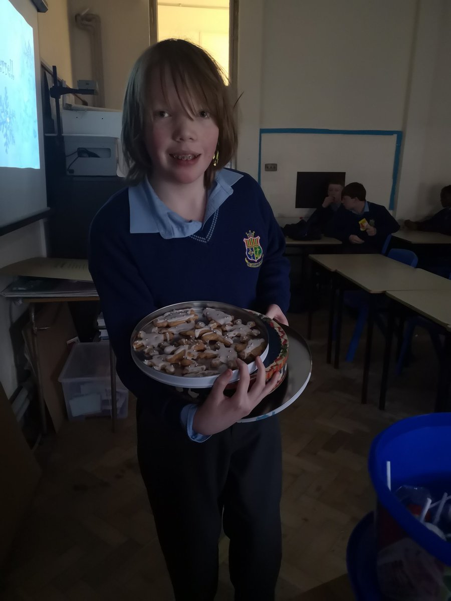_MsLeahBrophy_'s tweet image. 😍 Thank you thank you thank you Billy! For treating your form class &amp;amp; teacher to some beautiful Christmas Cookies! 🍪 3C would love to share... But there are none left 🤷🏽‍♀️ Form teachers deserve two, right? @stjosephsrush #formclass #sphe #wellbeing #endofyeartreats #kindness