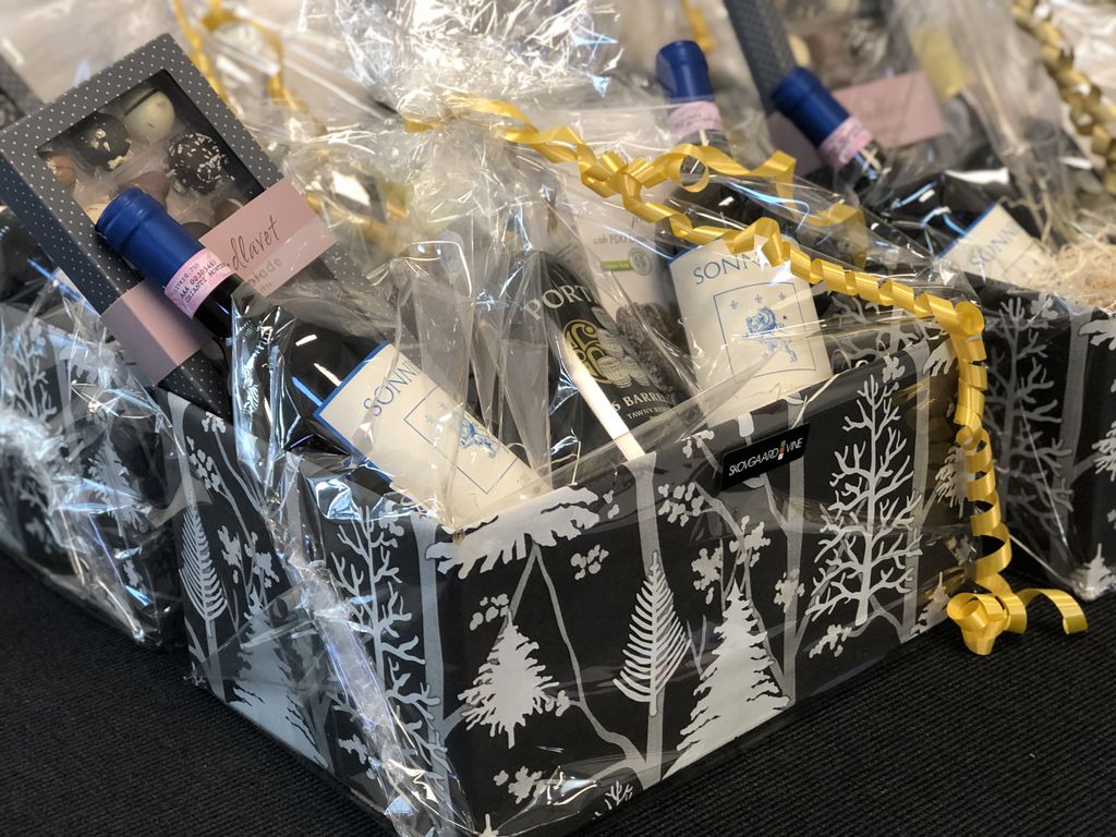 SolutionProcon's tweet photo. Christmas has arrived early at Procon 🎅🎄. All wrapped up and ready to go 🎁🎇 Early Christmas gifts to be given to our lovely staff. #teamprocon #christmasspirit #traveltechnology https://t.co/EpSdDjOnvm
