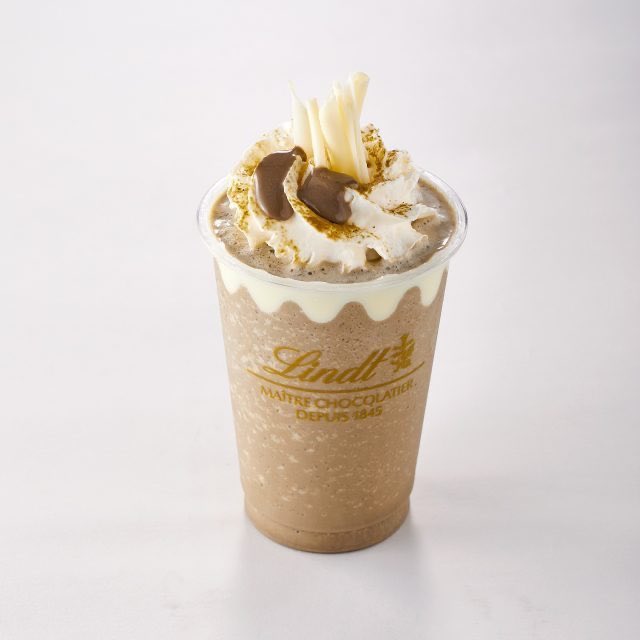 HOJICHANNEL_O's tweet photo. ［Lindt(リンツ)］

🍂 リンツ アイスチョコレートドリンク ほうじ茶
🍂リンツ ホットチョコレートドリンク ほうじ茶

1/9新発売✨

リンツのまろやかでコクのあるホワイトチョコレートと、力強く、香り高いほうじ茶のバランスが絶妙で、口に入れた瞬間から最後まで、ほうじ茶を存分に楽しめる🧡 https://t.co/l4HLqbc8Fu