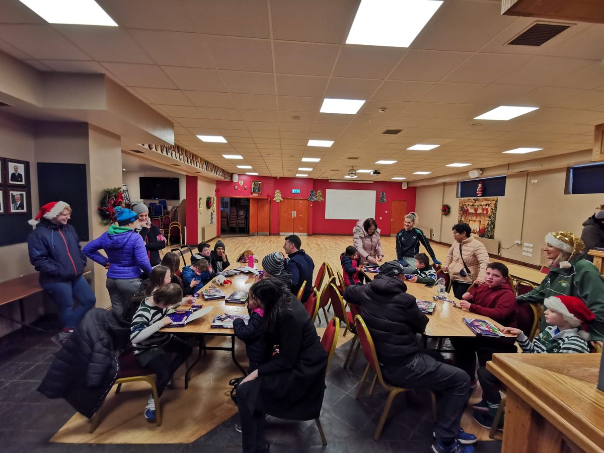 GreystonesRFC's tweet photo. Our #MidWeekMarvels are the #grfcJnrSeagulls who trained hard before meeting up with Santa on Sunday, and who have taught us the exact expression to use if someone dares comes near our selection box!
#FromTheGroundUp
#rugbyforall #Inclusion #clubandcommunity #grfcFamily https://t.co/XaB1BHn9lz
