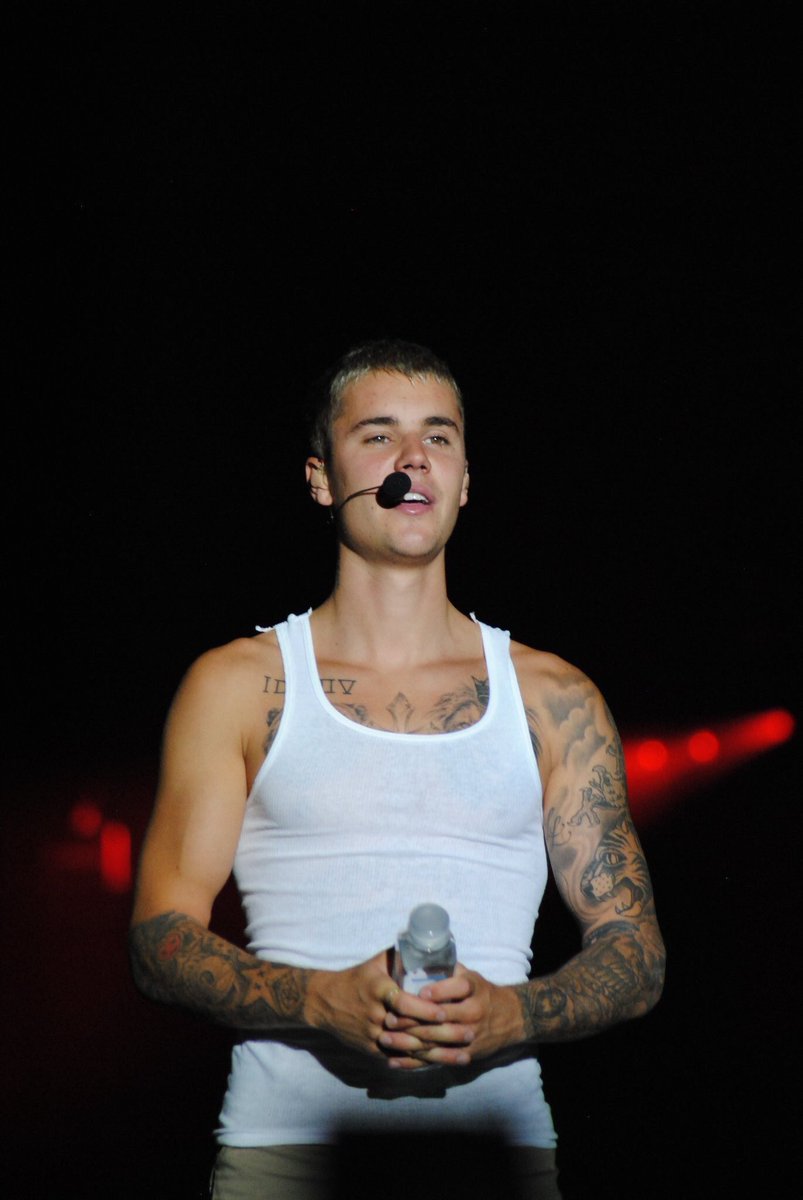 ibieberauhlIs's tweet photo. I miss seeing Justin on tour. https://t.co/OIySat6CTu