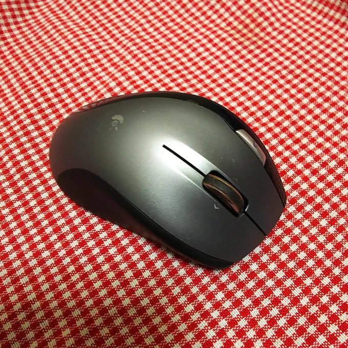 11年使い続けてるマウスが動かなくなってしまった……愛着ありすぎてさよならしたくない;; 