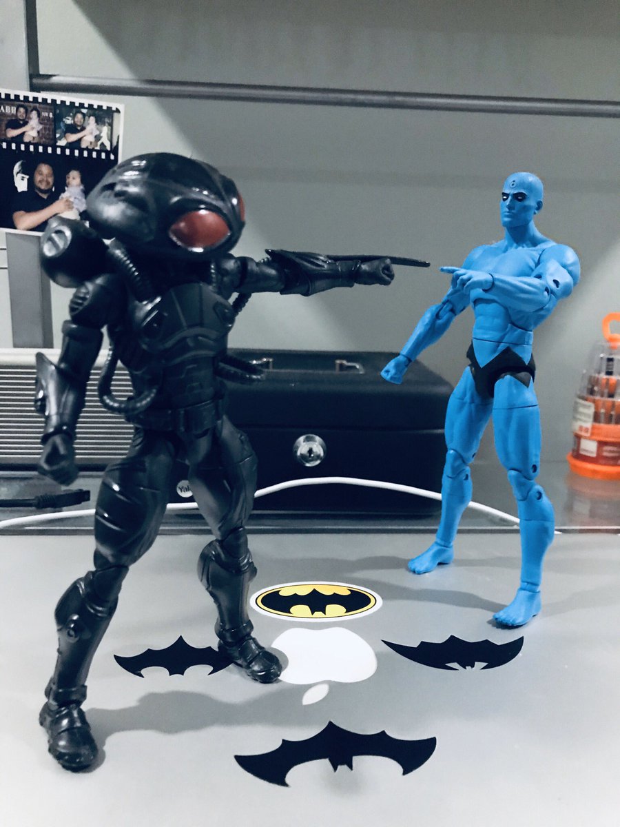 As requested by @yahya I took a photo with Black Manta pointing at Dr. Manhattan. The Manta figure’s fingers can’t move so he’s pointing with his blade. #WatchmanHBO #Aquaman #dcessential
