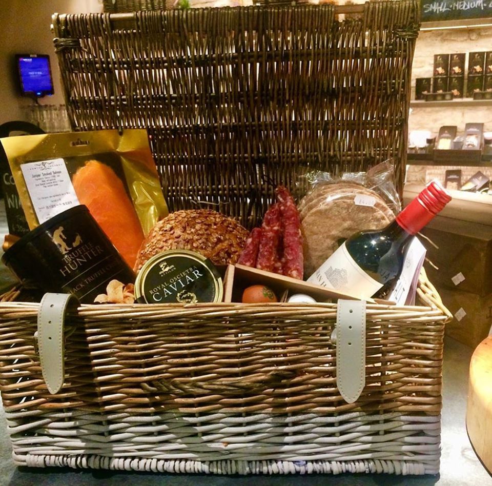 lbsEPOStills's tweet photo. Open just in time for Christmas, the Corn Hall Deli in #Cirencester is using 2 of our Pos15 #Epos screens with scanners, 1 linked to scale. Perfect for weighing their delicious products. ICRTouch @cornhalldelicirencester #cornhalldeli #cotswoldhamper @Tillsdirect https://t.co/eMpHOSkbvJ
