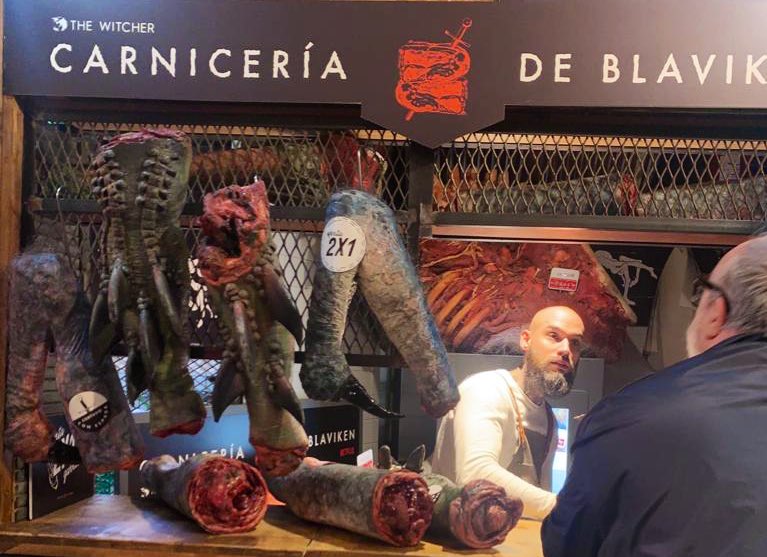 Hay alguien MUY BUENO detrás de las campañas de lanzamiento de series en <a href="/NetflixES/">Netflix España</a> Estos puestos de carne de ABERRACIONES en los mercados de Madrid no tienen nombre.