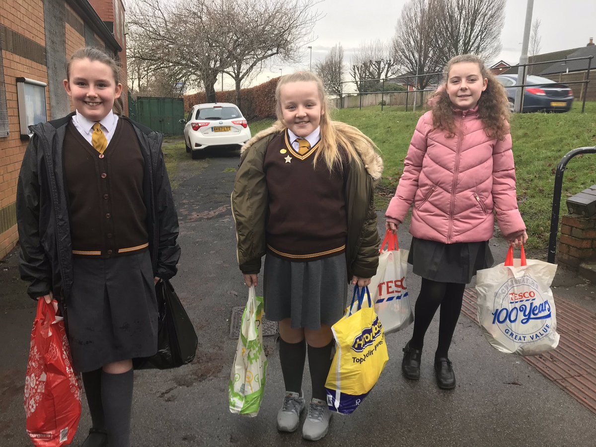 StJosephsRCShaw's tweet photo. Superstar Y6 chaplains delivered the Reverse Advent Calendar donations to the Food Bank at @salvationarmyuk in Shaw this morning
#ActionPrayer
Thank you for your generosity
“For it is in giving that we receive” - Saint Francis of Assisi
#InspirationStation👍😀
@RCSalfordEd https://t.co/gWoTyWqiYa