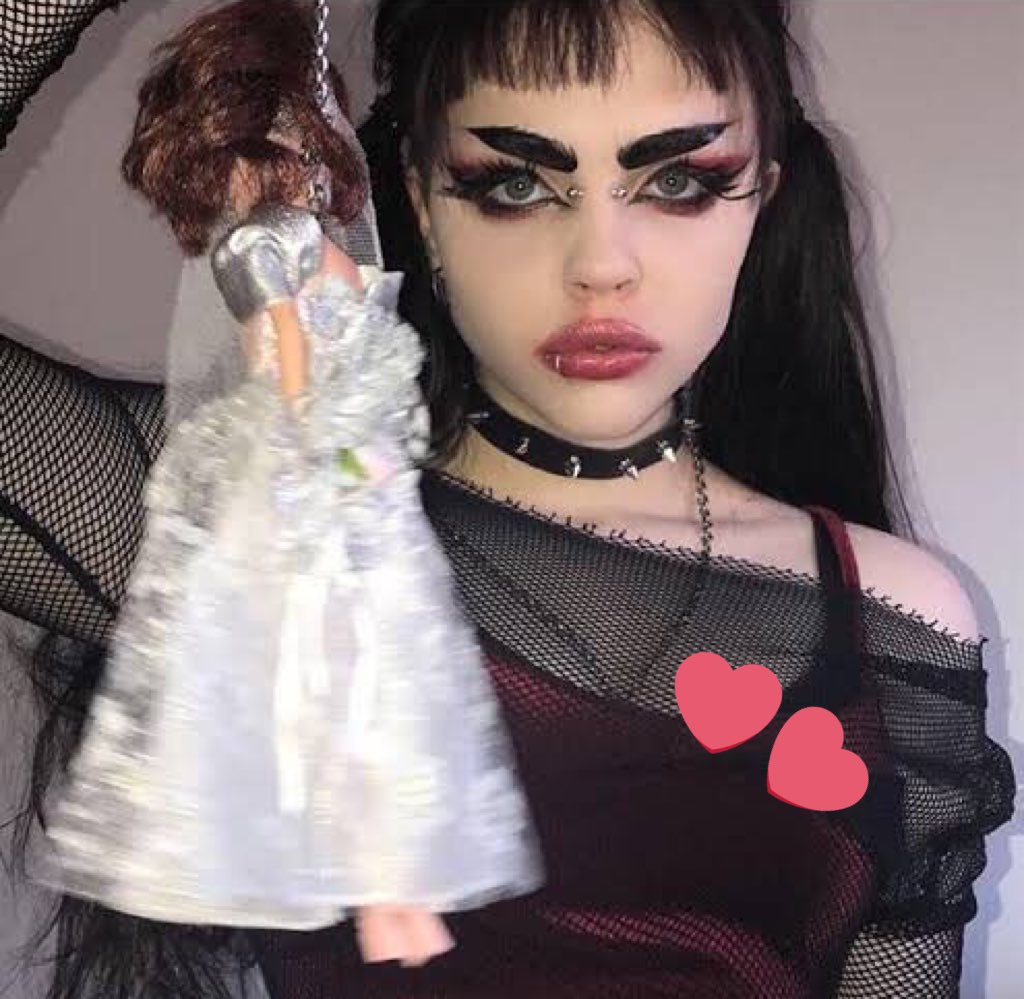 goddessEris666's tweet photo. selfie of me and @aphroluvsyou before i gave her the golden apple ๐งโโ๏ธ๐โจ #Eng10 #spcnevertheless !! https://t.co/fJVmxhEM77