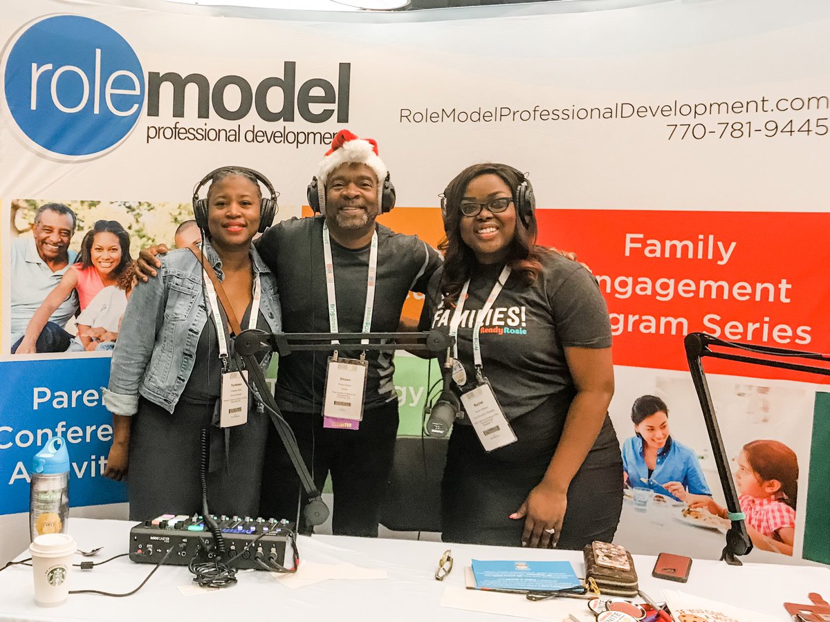 TheSuperFunShow's tweet photo. It was like Christmas 🎄 morning at @NatlHeadStart #Parent19! I got to try out my new podcasting equipment and share music with you all! 🎁 #headstart #earlyheadstart #parenting #earlyed https://t.co/OBOYMVW34K