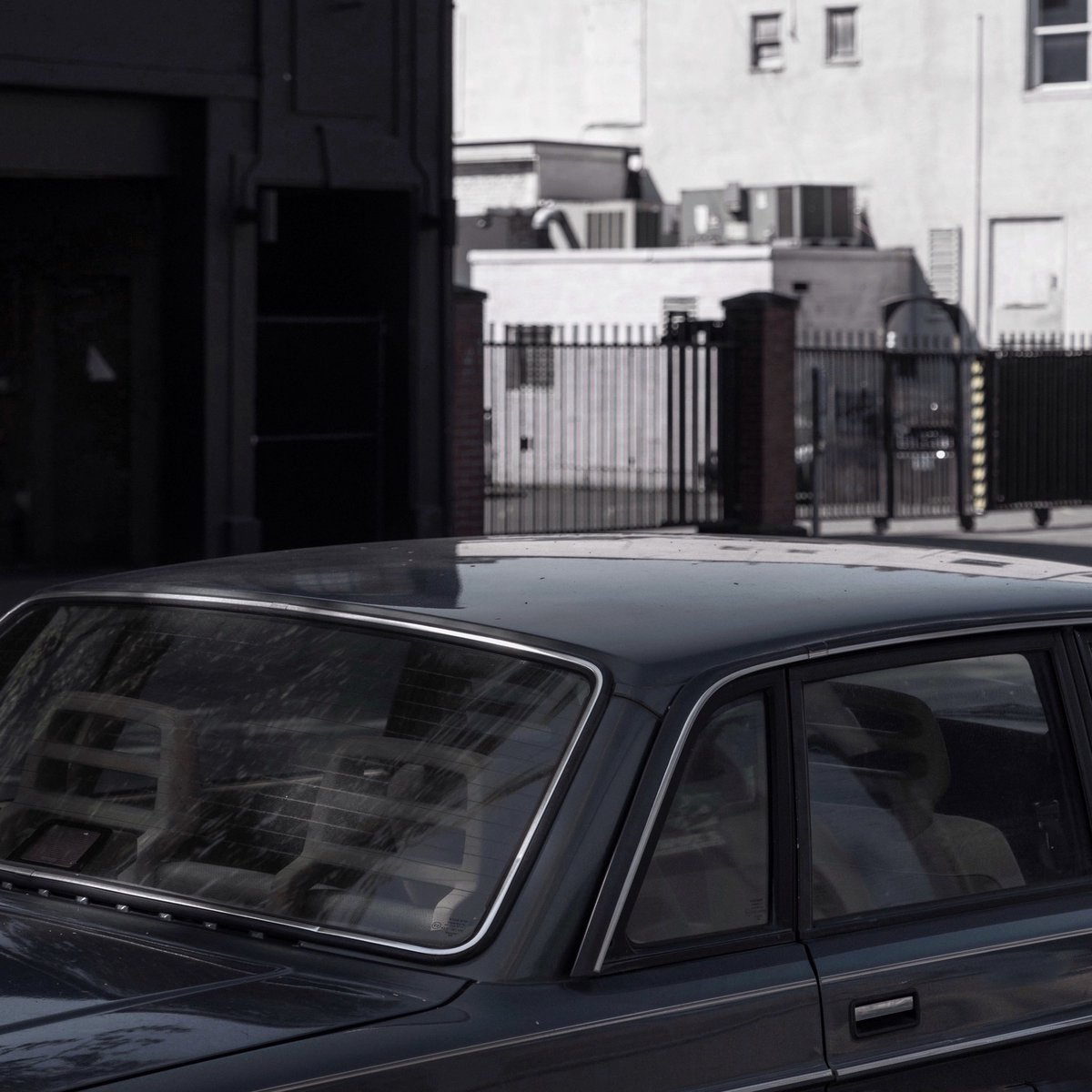 vmvstudios's tweet image. Retrograde. 🏴 #Volvo240 in #PDX