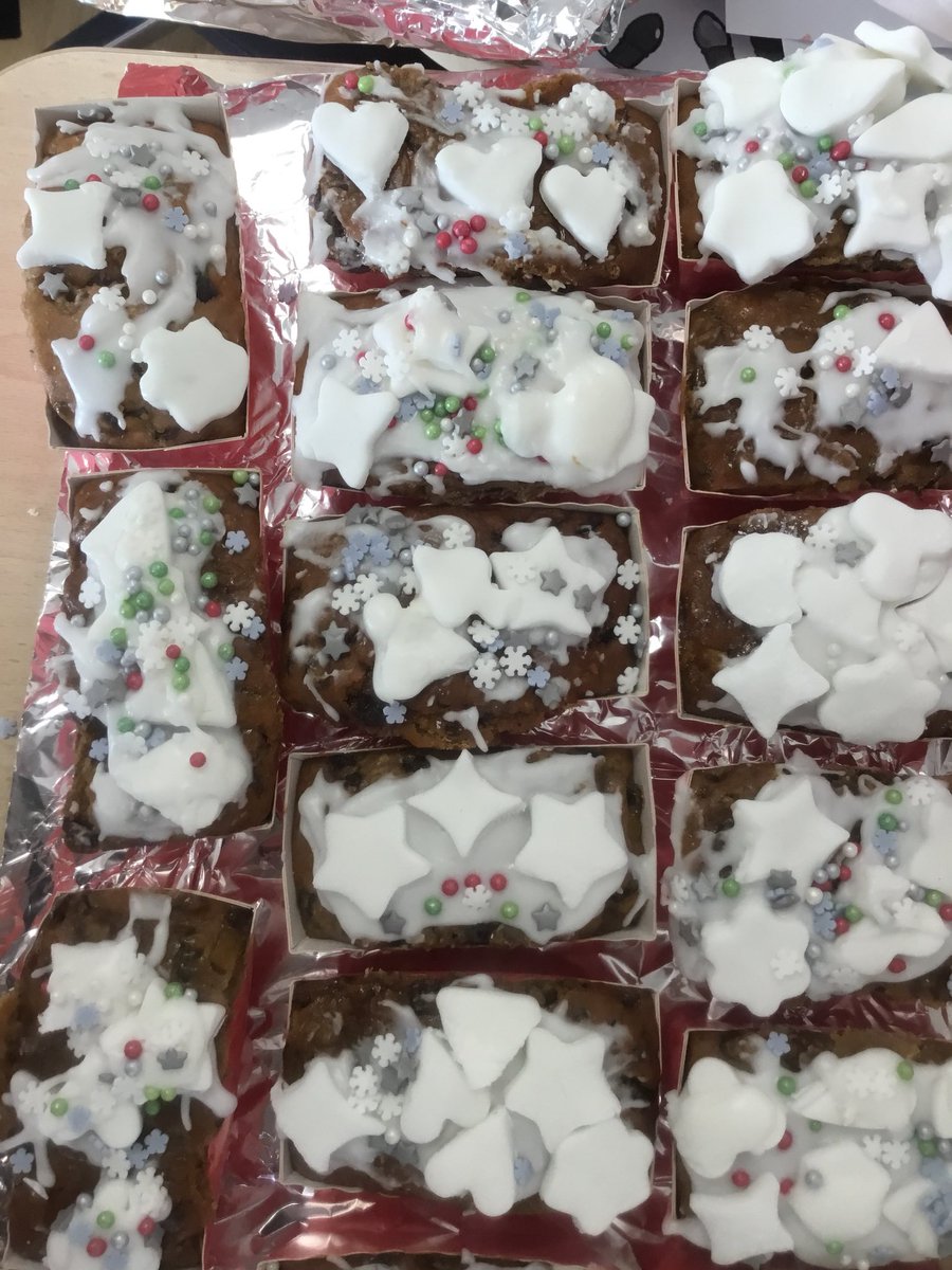Year 2: Homemade, decorated allergy-friendly Christmas cakes anyone?