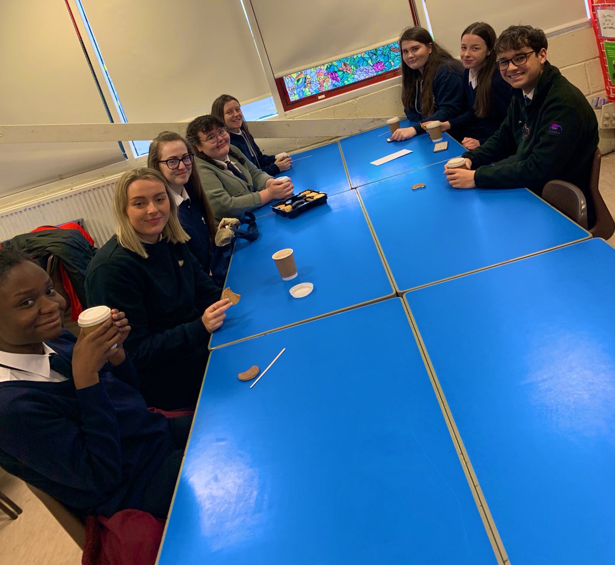 BVSRE's tweet photo. Hot chocolate and biscuits! A lovely way to finish off a busy term with these fantastic pupils. Merry Christmas! #superstars #year13 #lastchristmasatBVS https://t.co/ud028TNaMp
