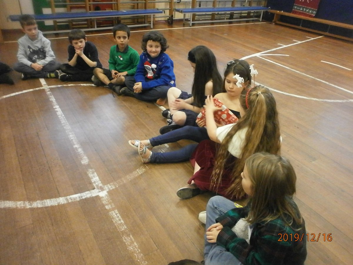 aberladyschool's tweet photo. P4 had a great time at their Christmas party on Monday. Lovely to see lots of smiling faces! #aps4 https://t.co/vBwrMunARl