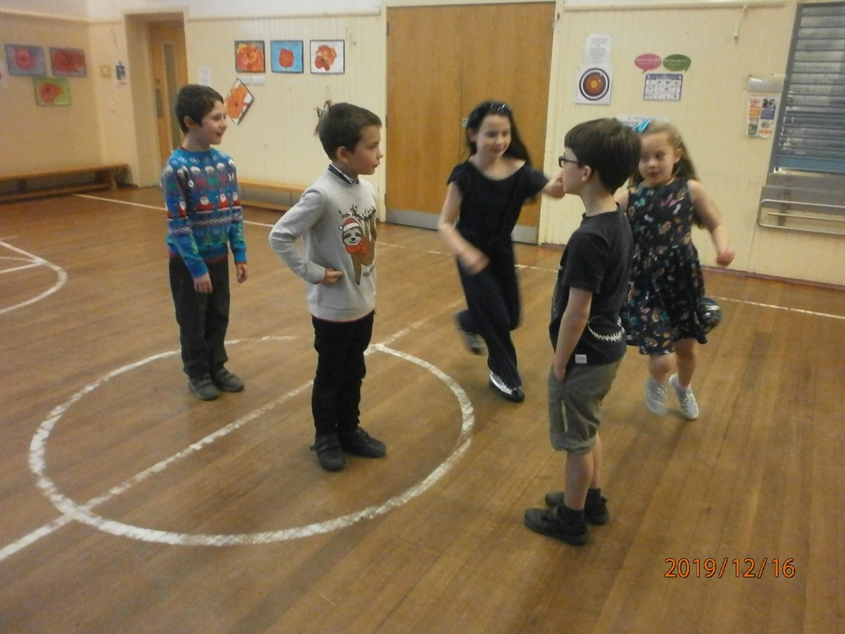 aberladyschool's tweet photo. P4 had a great time at their Christmas party on Monday. Lovely to see lots of smiling faces! #aps4 https://t.co/vBwrMunARl