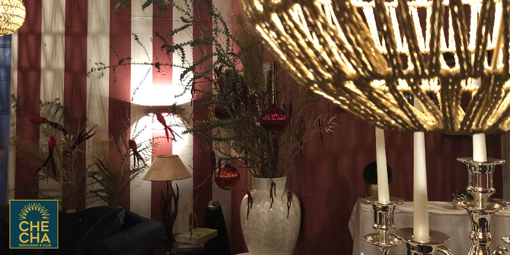 MathisFood's tweet photo. YOU TOO?
We love mood, we love an atmospheric ambience and we love the magic of the pre-Christmas season 🎄
❄Warm greetings from the Christmas decorated CheCha ❄
#christmas #christmasdecor #placetobe #foodporn #checha #checharestaurantandclub #retomathis #enjoystmoritz https://t.co/KrSSe2Gyg4