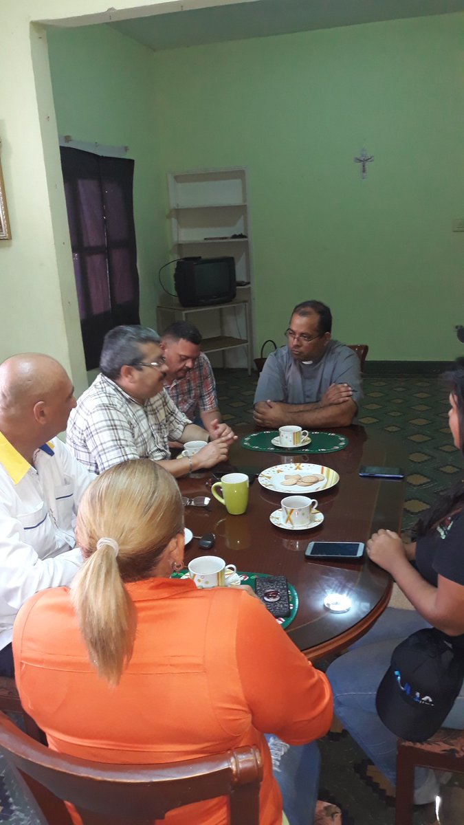 franklincicpc's tweet photo. ALCALDIA DE CABIMAS/ SECRETARÍA DE SEGURIDAD CIUDADANA/ El Alcalde @pedrokelsem reunido con el Padre Marcos Montero párroco de la Catedral de Cabimas y parte de su quipo de Gobierno, diseñando estrategias para las venideras fiestas de nuestro San Benito de Palermo. https://t.co/AVi1TGwzwF