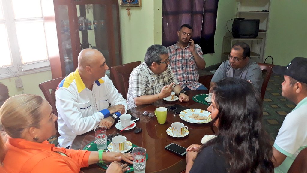 ALCALDIA DE CABIMAS/ SECRETARÍA DE SEGURIDAD CIUDADANA/ El Alcalde @pedrokelsem reunido con el Padre Marcos Montero párroco de la Catedral de Cabimas y parte de su quipo de Gobierno, diseñando estrategias para las venideras fiestas de nuestro San Benito de Palermo.