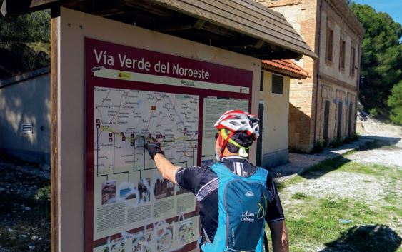 OurWay18's tweet photo. 🌲🌲🌲Conoce la #VíaVerde del Noroeste de la @regiondemurcia a través del siguiente enlace
👉 https://t.co/wxFHbvLHy3 🚶♂️🚴♂️🚶♀️🚴♀️
#Caminosnaturales #OurwayProject
@ViasVerdesRM @viasverdes_ffe @itremurcia @interregeurope @GreenwaysEurope @TurismoRM_ @TurismoRMurcia @turisruralmur https://t.co/P4nPojomx3