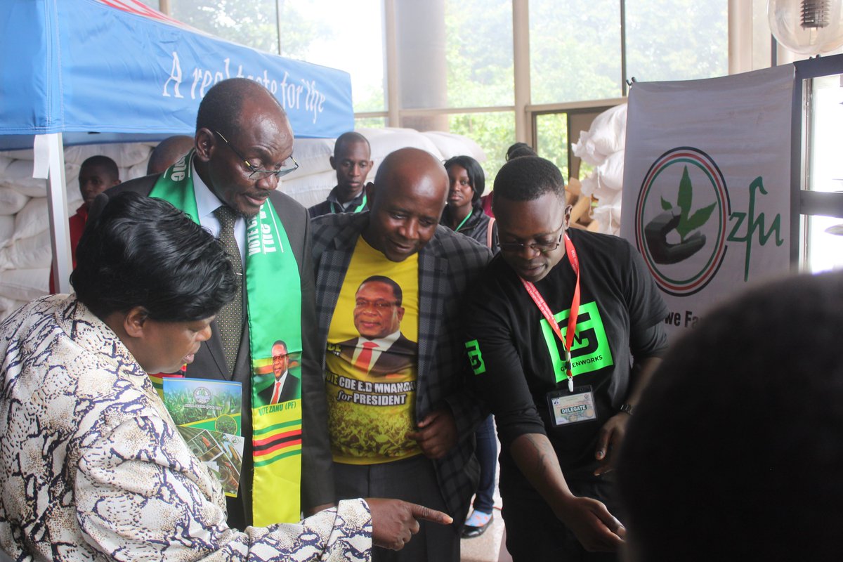 SaberstianZW's tweet photo. While exhibiting under @zfu_official stand at the Joint Ministry &amp; Stakeholder Exhibition hosted by Ministry of Lands, Agriculture, Water, Climate &amp; Rural Resettlement

@GreenWorksZW was honored to present the future of livestock feed to Vice President, Hon. Kembo Mohadi

#YOUTH https://t.co/KxPTyZzv7D