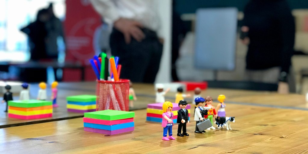meetbox_espana's tweet photo. Un fuerte agradecimiento al Observatorio @VodafoneEmpresa y @xplane por haber elegido #Meetbox para organizar su masterclass sobre la experiencia del cliente, un taller dedicado exclusivamente a las pequeñas empresas con menos de 9 trabajadores y a la venta al detalle! 🆙👨🏫🚀 https://t.co/4dFZE7qlKT