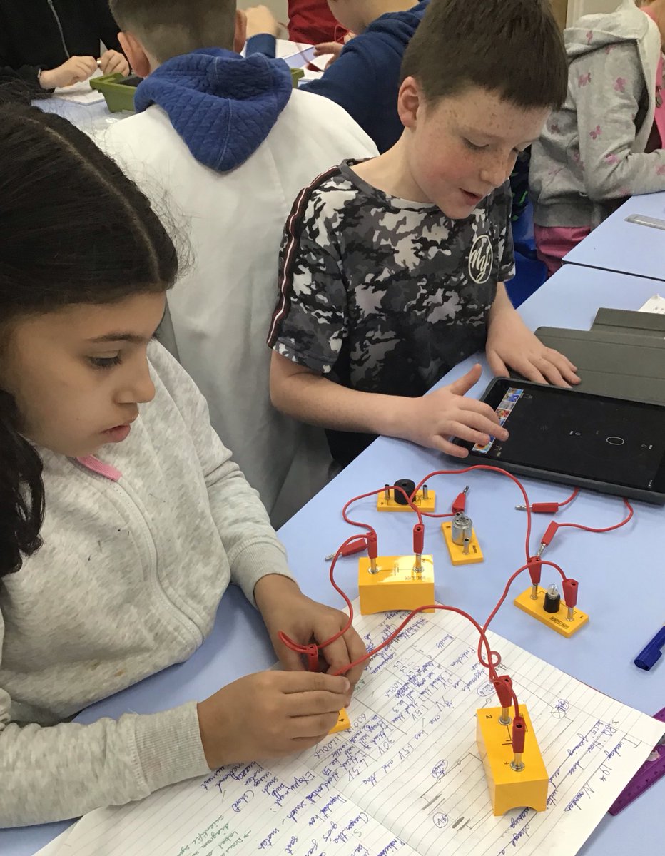 ClaphamTerrace1's tweet photo. In Science, Year 6 are drawing conclusions, evaluating and improving their circuit component investigations. #resilientlearners #persistentlearners https://t.co/ENHVWFb3NG