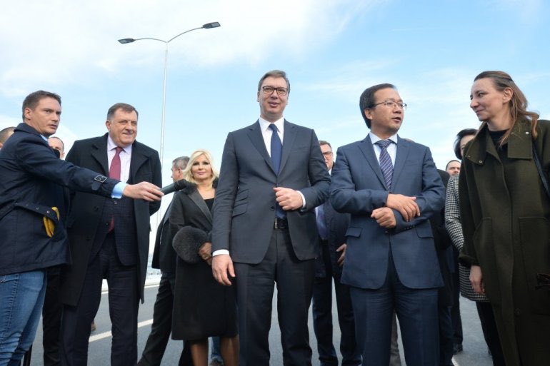 SNSDDodik's tweet image. Предсједник #Dodik присуствовао је данас заједно са предсједником #Srbija @avucic свечаном отварању дионице ауто-пута "Милош Велики" #Surčin - #Obrenovac дуге 17,6 километара чиме је комплетиран аутопут од #Beograd до #Čačak у дужини од 120 километара. 🇷🇸