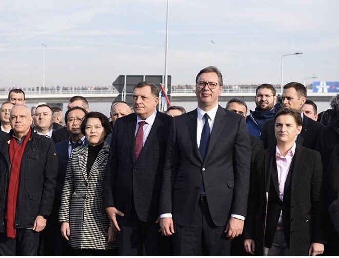 SNSDDodik's tweet image. Предсједник #Dodik присуствовао је данас заједно са предсједником #Srbija @avucic свечаном отварању дионице ауто-пута "Милош Велики" #Surčin - #Obrenovac дуге 17,6 километара чиме је комплетиран аутопут од #Beograd до #Čačak у дужини од 120 километара. 🇷🇸