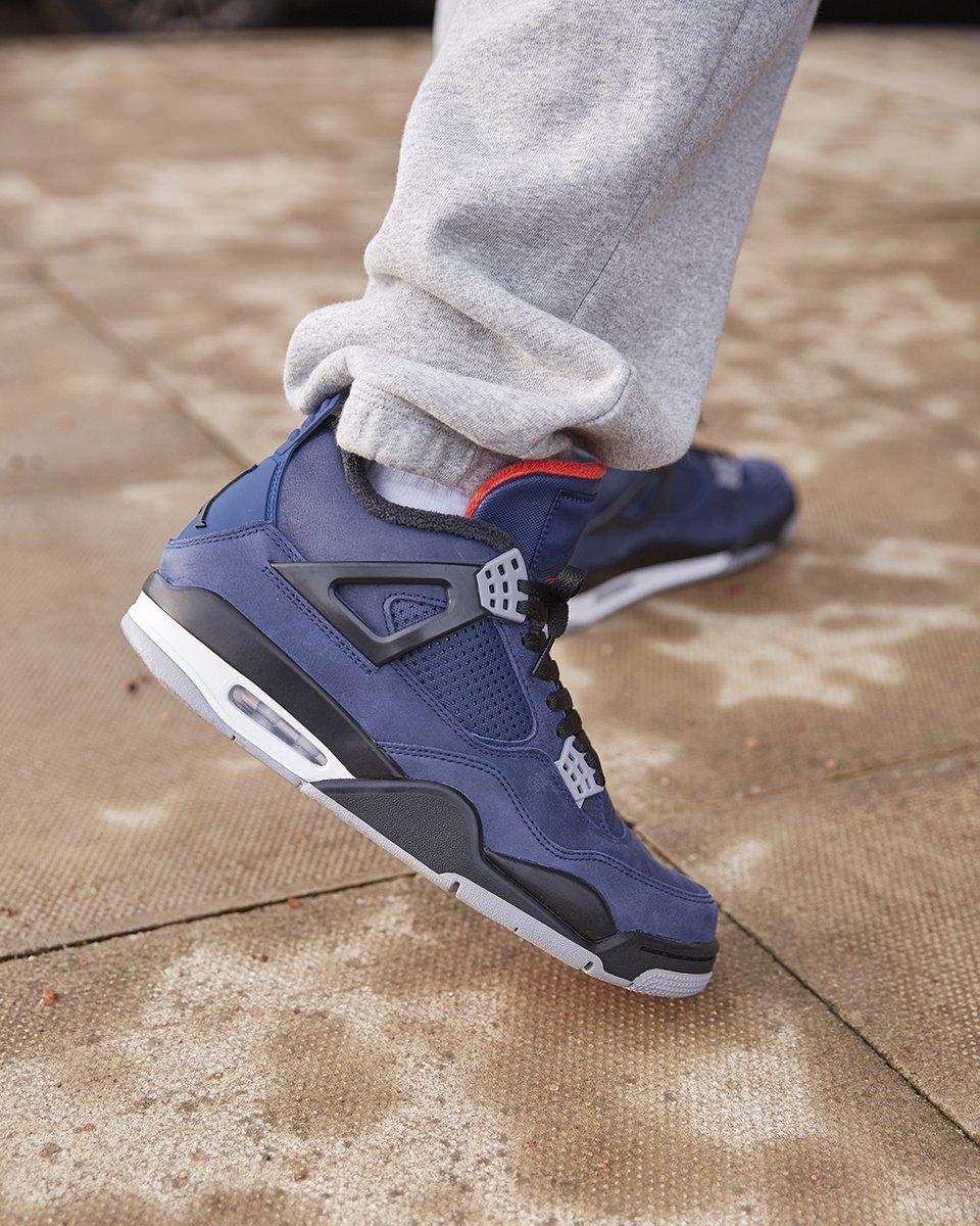 sizeofficial's tweet photo. LAST CHANCE: The size? previews raffle for the @Jumpman23 Air 4 'WNTR' 'Loyal Blue' will close at 09:00AM GMT on 20/12. 

Please read the raffles T&amp;C's then click the link to enter: https://t.co/Kk8Ffx6waD - #jordan #winterised #launches https://t.co/1eJiAMHKCp