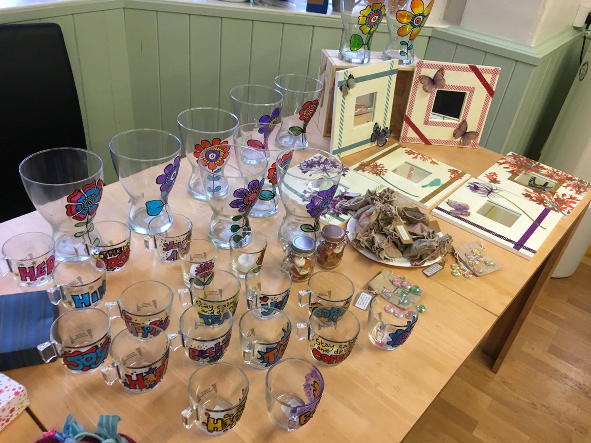 Huge thank you to all the staff and residents for the Open Day invite <a href="/RiponHouse/">Ripon House</a>..
Both the festive songs and the handmade #soaps #christmascards #vases were absolutely awesome..
Food weren't bad either 🎼🕺🎸🎤😃