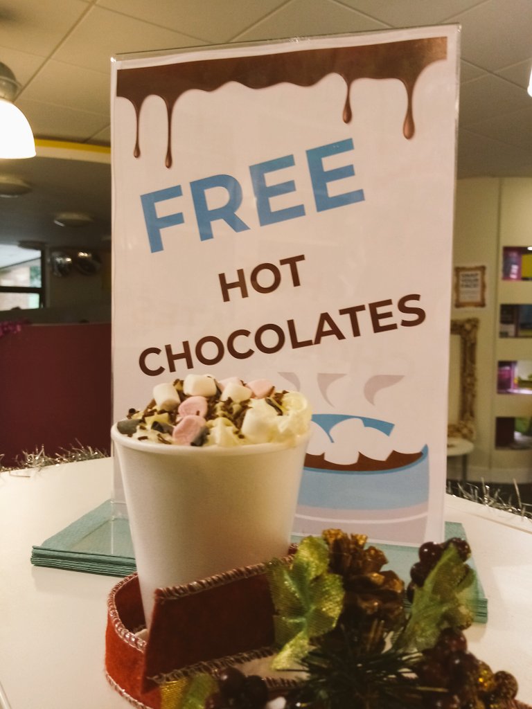 Come get your free hot chocolate in the <a href="/BroadstairsCol/">EKC Broadstairs College</a> Student Centre! Plus, more #XmasFun all day long ☕🎄