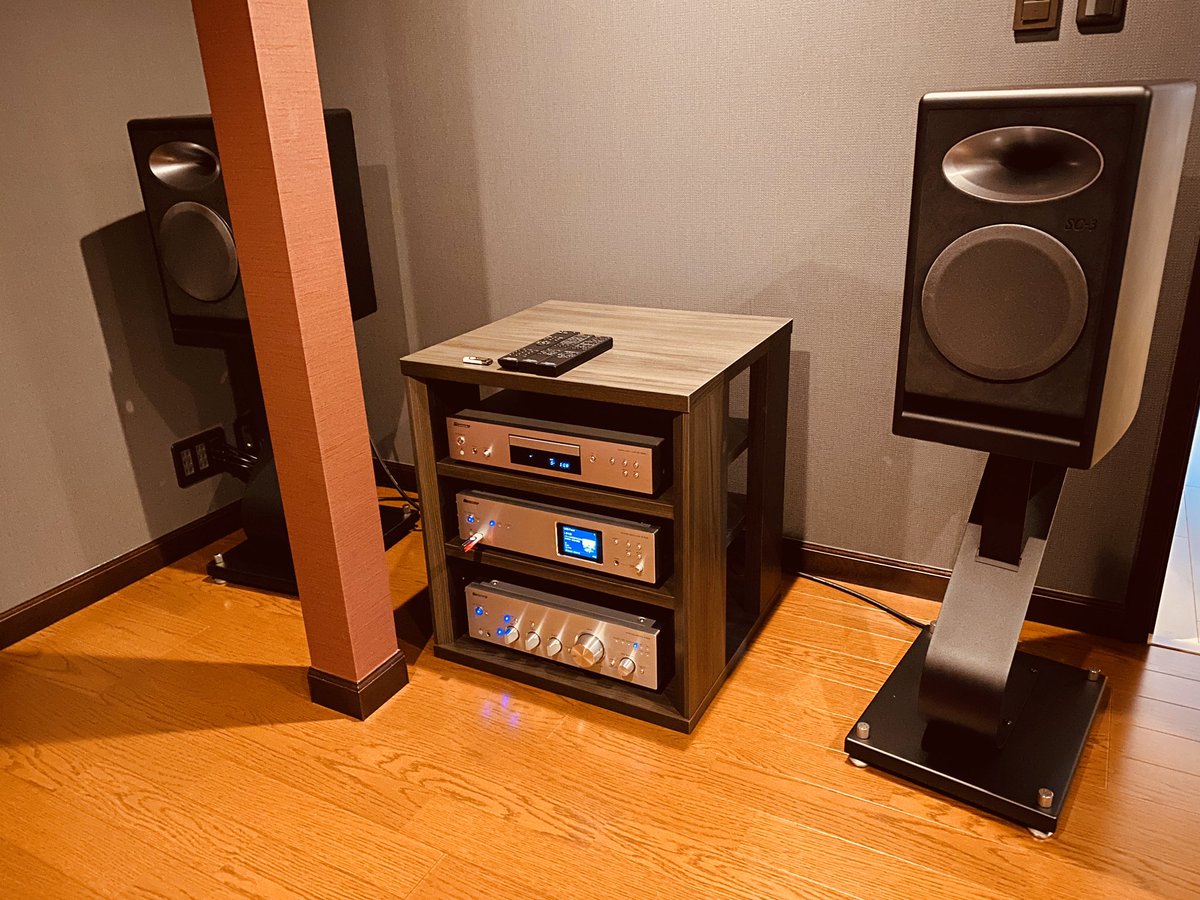 Onkyo Base على تويتر 本日は お客様宅へコンポの配送 セッティング に行って参りました 販売中にご成約頂いていたa 70da N 70aeと Pd 30ae スピーカーはセプターsc 3です 新築のコンパクトなオーディオルームに無事セット完了しました ステキです コンポ