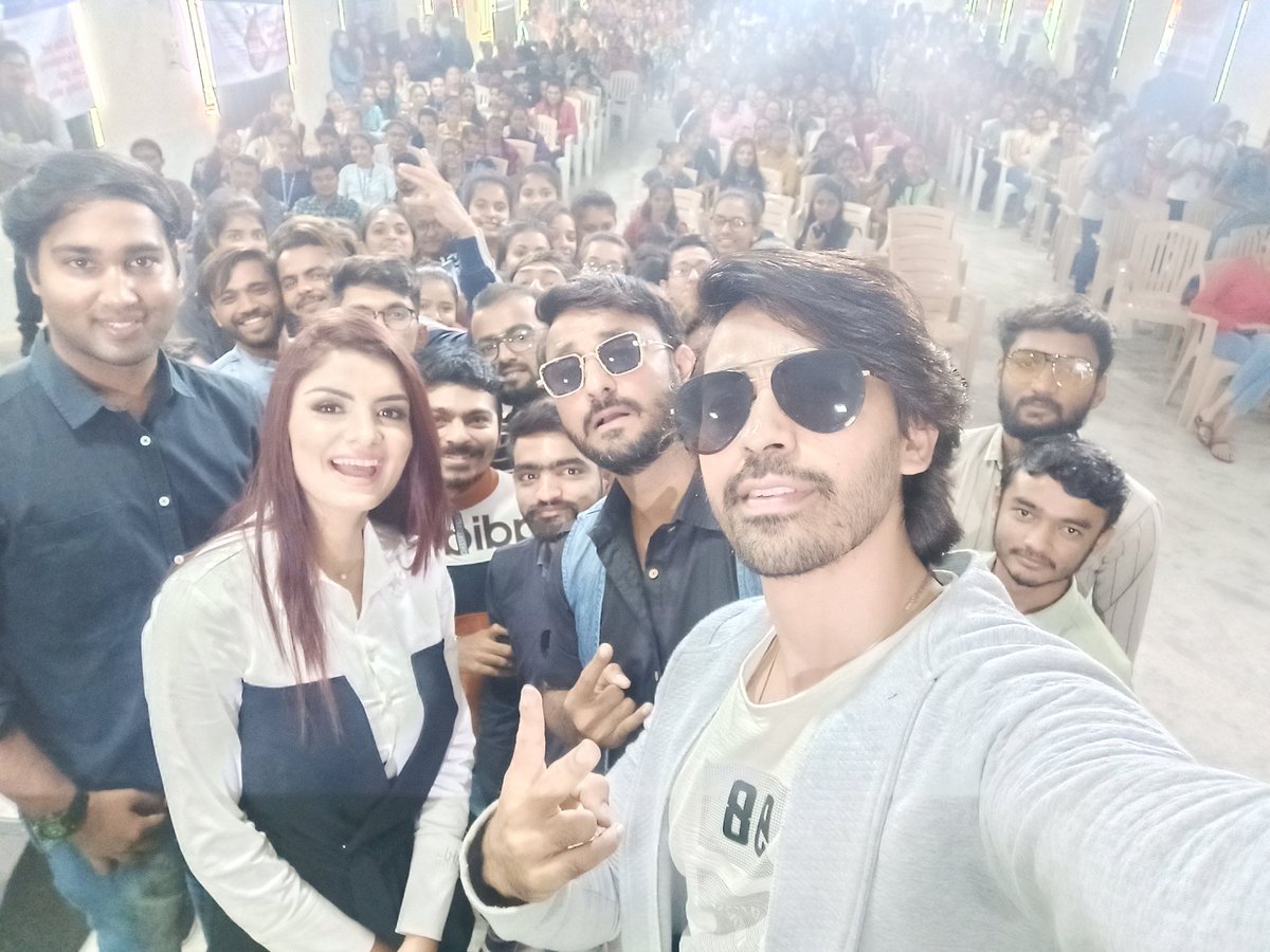 JaniChiragjani's tweet photo. Day 3 "G" Promotions ( Surat)

જે કાયદામાં રહેશે તે ફાયદામાં રહેશે. G is Releasing on 03/01/2020 

#Gthefilm #chiragjaniactor #Chiragjani #Acpsamrat #AshadeepCineProduction  #KAAPPAAN #Ranjith #followback #police #Gujrat #gujratifilms #u https://t.co/rxL6dtJOhB