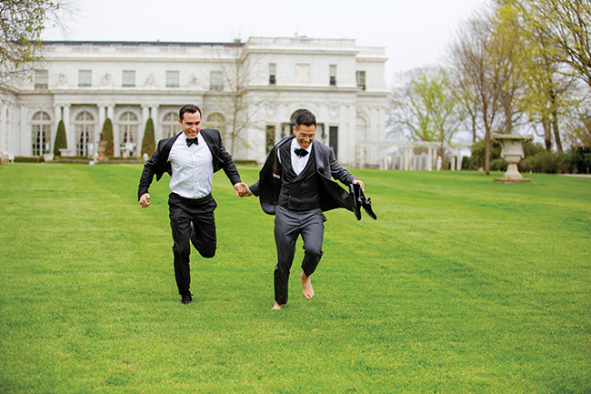 When James and Jeff decided to tie the knot after seven years together, Newport beat out some pretty impressive destinations for their spring wedding.
newportweddingmagazine.com/2019/12/jeff-j… 
#weddingwednesday #grooms #LGBTQ #loveislove