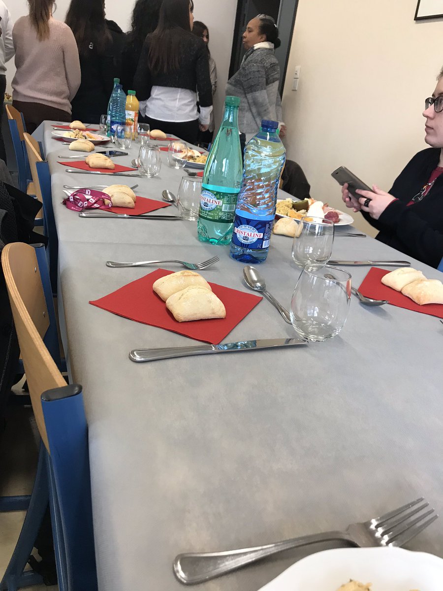 MasterIdemm's tweet photo. Les préparatifs se déroulent au mieux!
Rendez-vous à la salle des colloques (maison de la recherche) université de Lille (campus Pont de bois) Dès 14h.
Pour l’instant on partage un repas entre alumni et étudiants de la promotion actuelle.
#tridemm19 #masteridemm https://t.co/YYSEWku5Ug