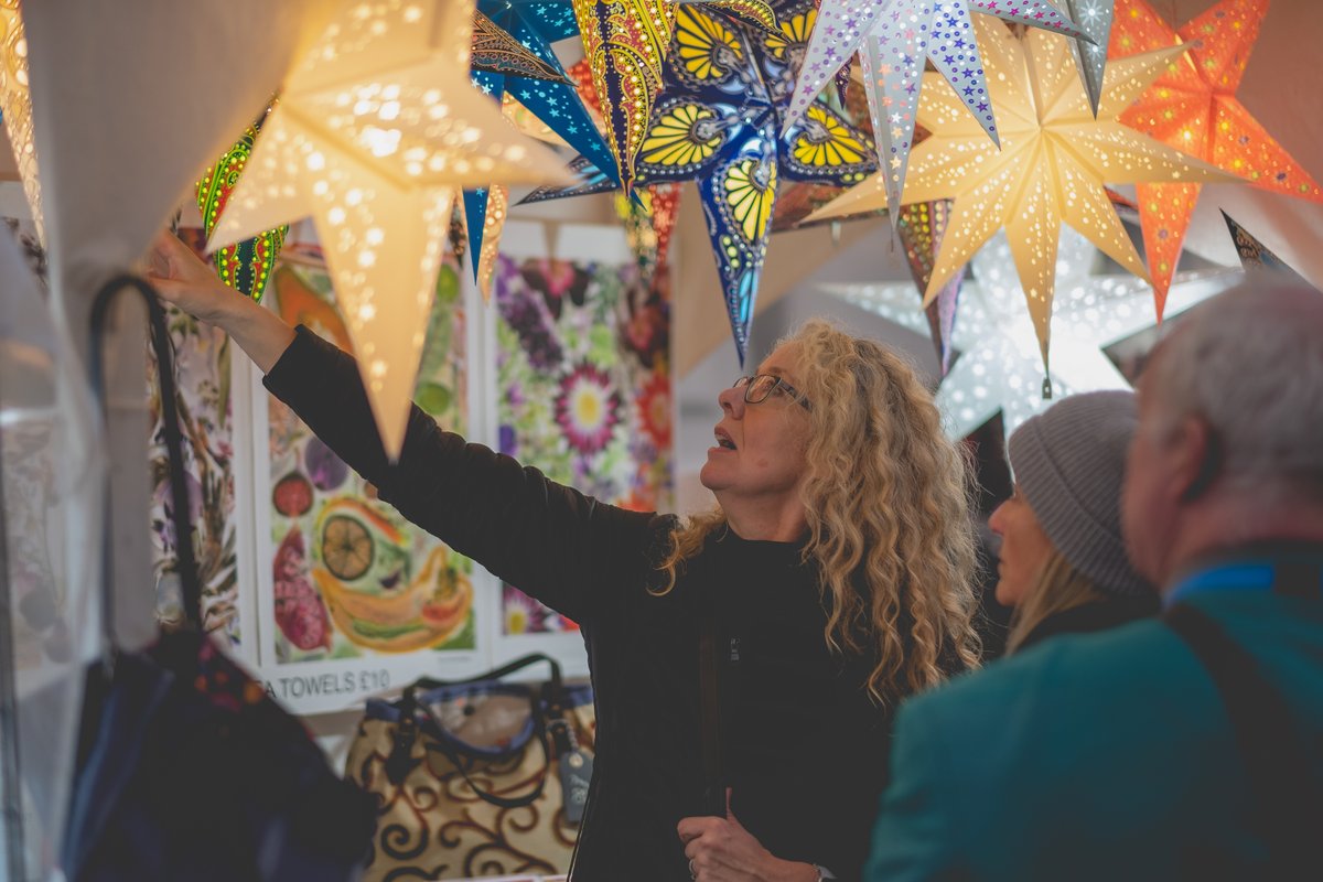 WinterGiftFayre tweet media